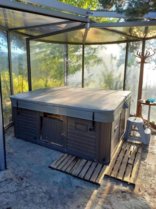Bas De Villa, 2 Terrasses, Piscine, Spa, Sauna... Neffes Exterior foto